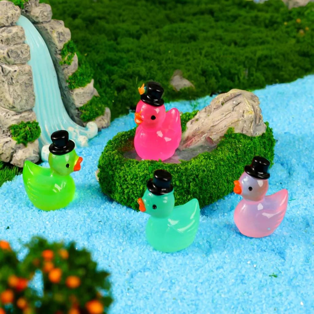 50-100 Piezas Patitos Mini Con Bombín Decoración del Hogar Brillan de Noche Pato Luminoso Jardín de Hadas Miniaturas Musgo Micropaisaje Decoración