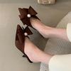 Letnie designerskie damskie kapcie z perłową kokardą, seksowne sandały na wysokim obcasie z satyny ze spiczastym noskiem, eleganckie wysokie obcasy dla kobiet, mokasyny