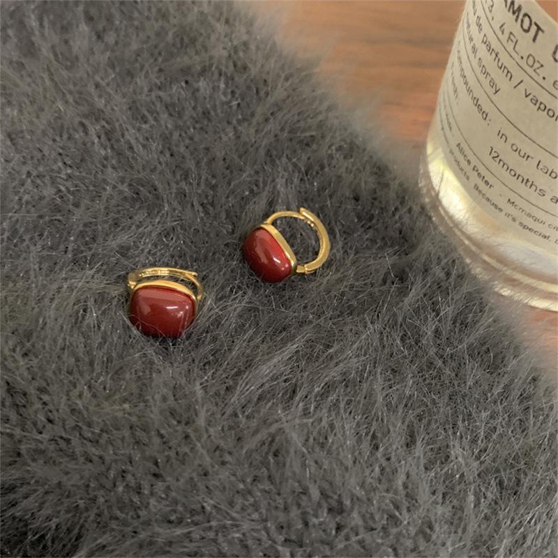 2023 Niche Design Square Pearl Earrings - Elegant, Versatile, Retro Fashion Style