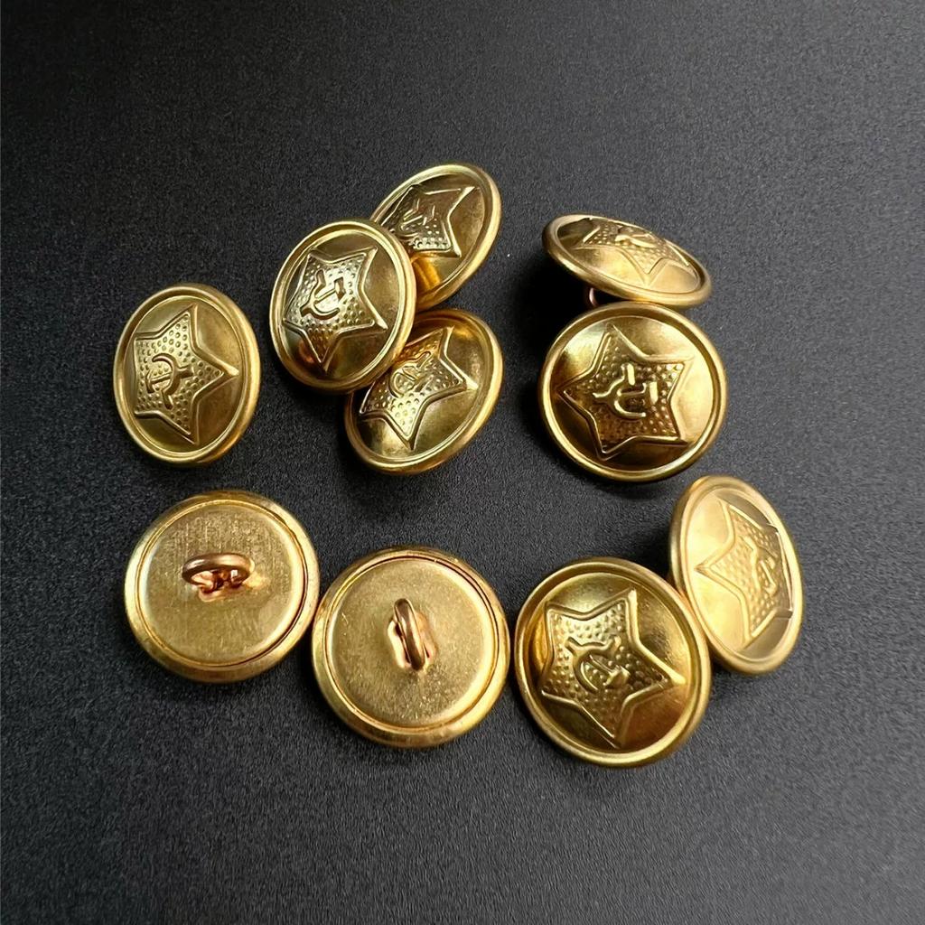 Metal düğme aksesuarları, Alman havyarı, spiral apoletler, Sovyet düğmeleri, İngiliz Deniz çapası şapka kayışı tokaları