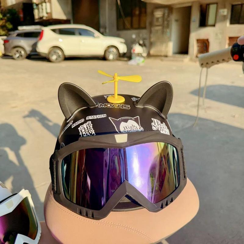 Electric Motorcycle Men's Ski Riding Four Seasons Universal Helmet Helmets