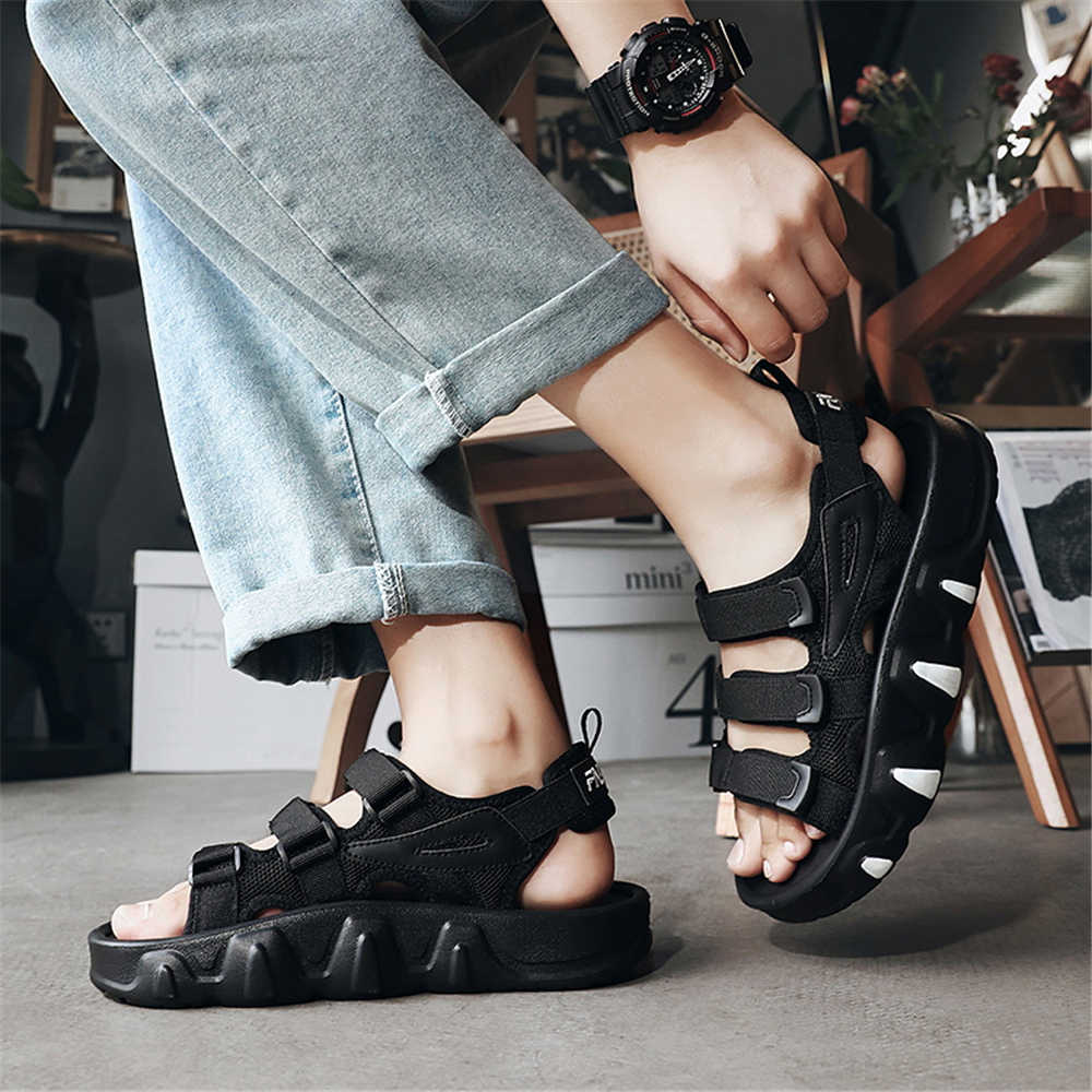 Fashion Anti Slip In Beach Sand Slippers Men Indoor Rubber Sandal Man Shoes Tenis Luxury Man Sneakers Sports Workout Brand Name