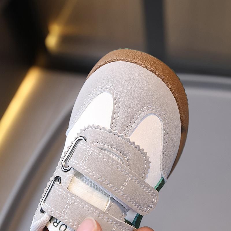 Spring and Autumn Style Boys and Girls Velcro Lightweight and Comfortable Soft Sole Sports Casual Shoes