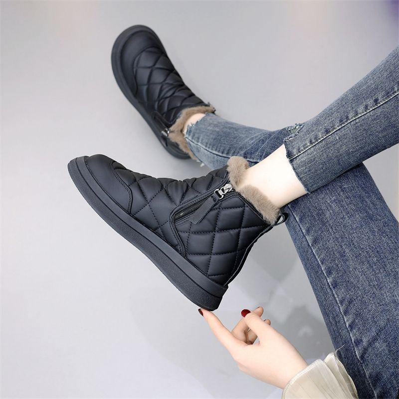 Popular Leather Snow Boots Women's Winter 2025 New Velvet Thickened Northeast Cotton Shoes Waterproof, Non-slip and Warm Short Boots