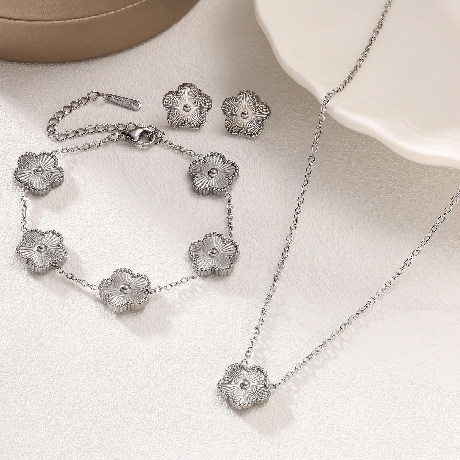 

IFYOUOO Lucky Five-Leaf Clover Bracelet Necklace Earring Set Fashionable Stainless Steel Earrings Jewelry Set серебряный