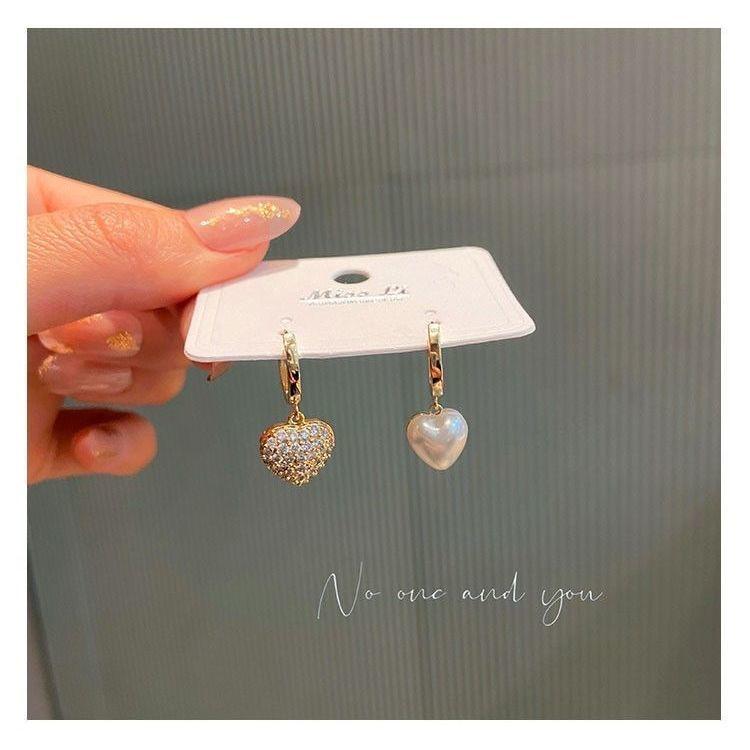 Dainty Pearl Earrings Asymmetrical Heart Shaped Chic Minimalist Fairy Style Elegant Unique Trendy Design