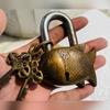 Vorhängeschloss im Messing-Fischdesign mit Schlüsseln: Handgefertigt, Einzigartig und Funktional – Eine Charmante Sicherheitslösung.