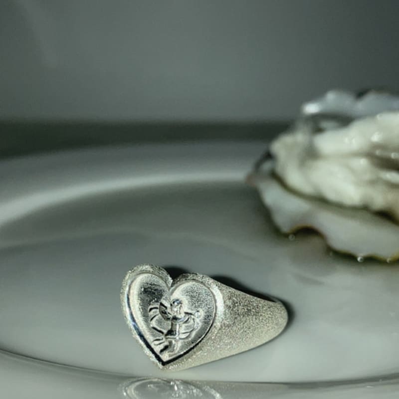 fillow trumpet baby cupid ring