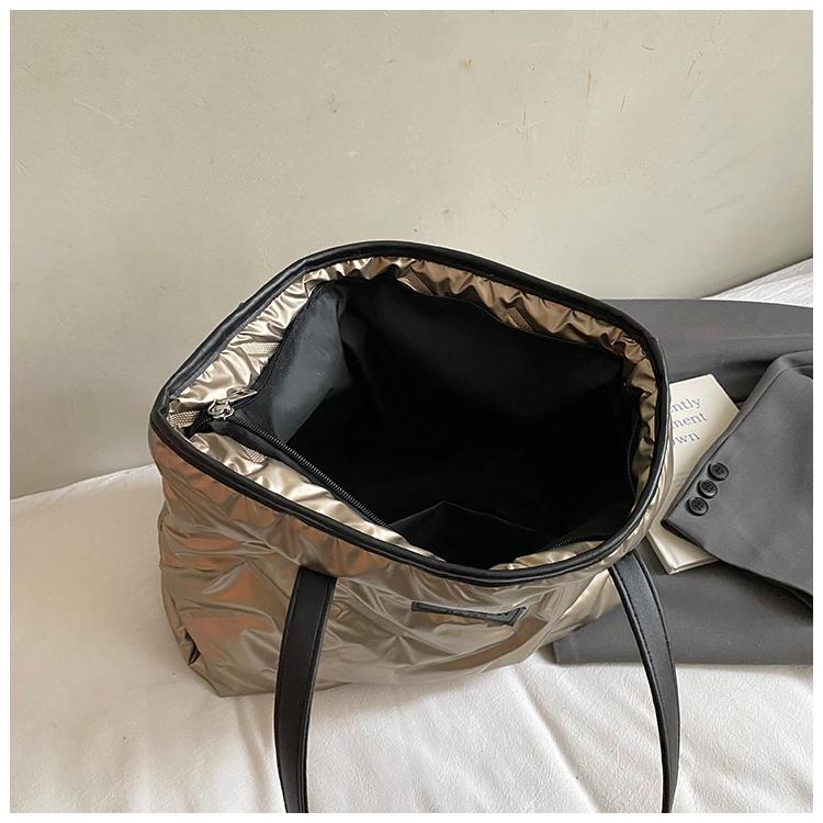 Simple and casual women's fall and winter new style bag. Simple crossbody bag. Fashiable and trendy handbag. Large capacity to