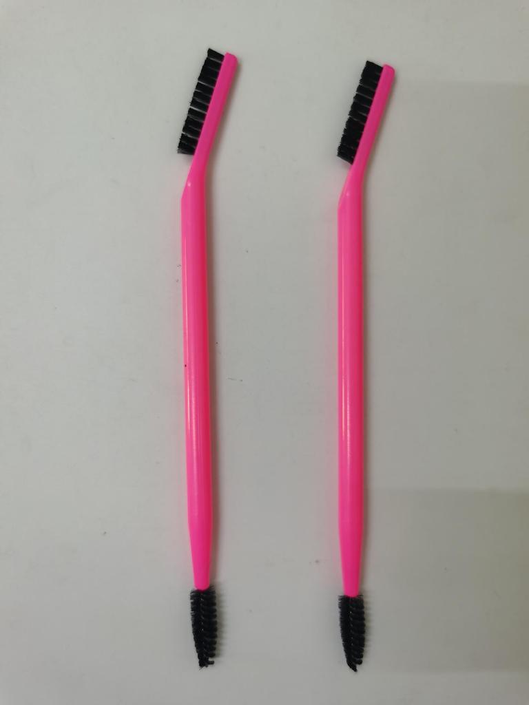Portable Dual-Head Eyebrow & Eyelash Brush: Comb & Curl with One Tool for Effortless Beauty.