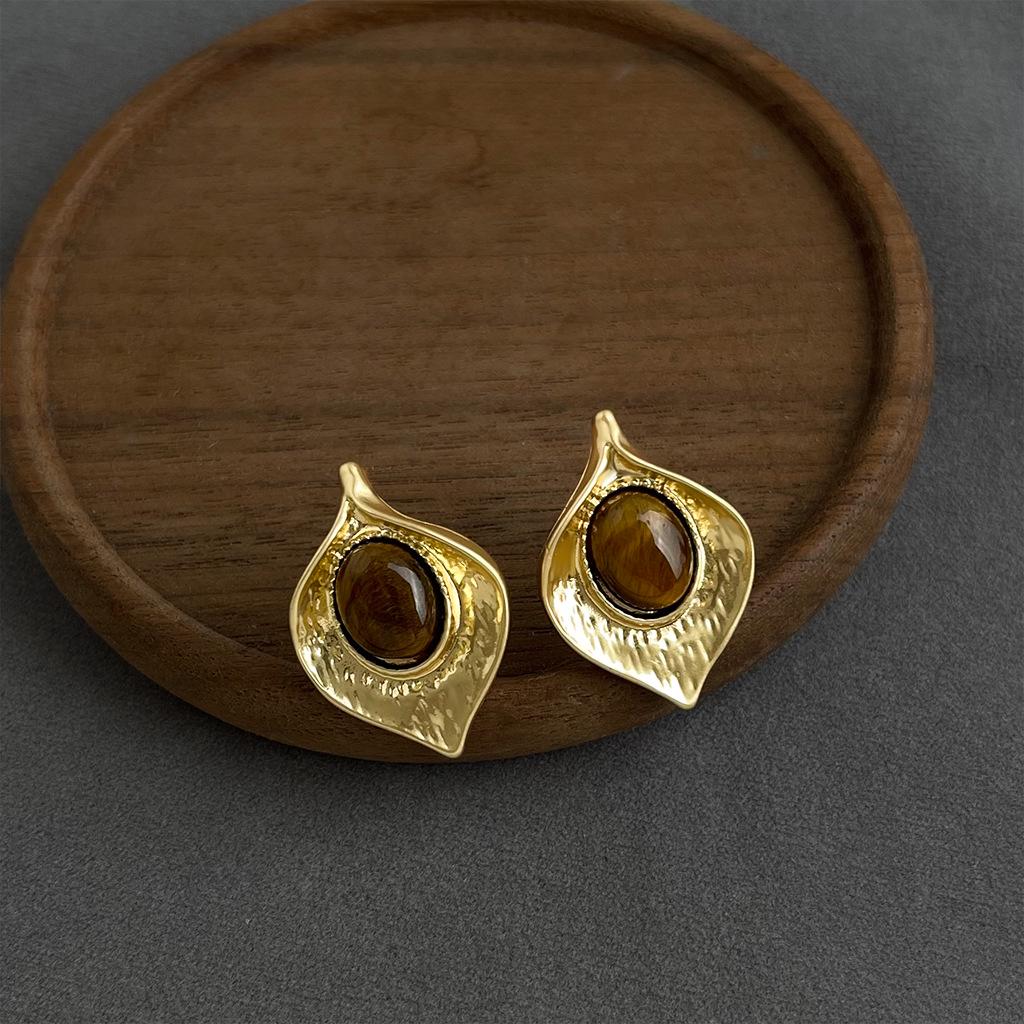 Retro Melaard Tiger's Eye Handmade French Light Luxury Stud Earrings for Women