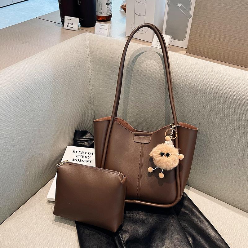 

Популярные сумки женская новая ретро большая вместимость мягкая кожа сумка-мессенджер для通勤 модная сумка темно-коричневого