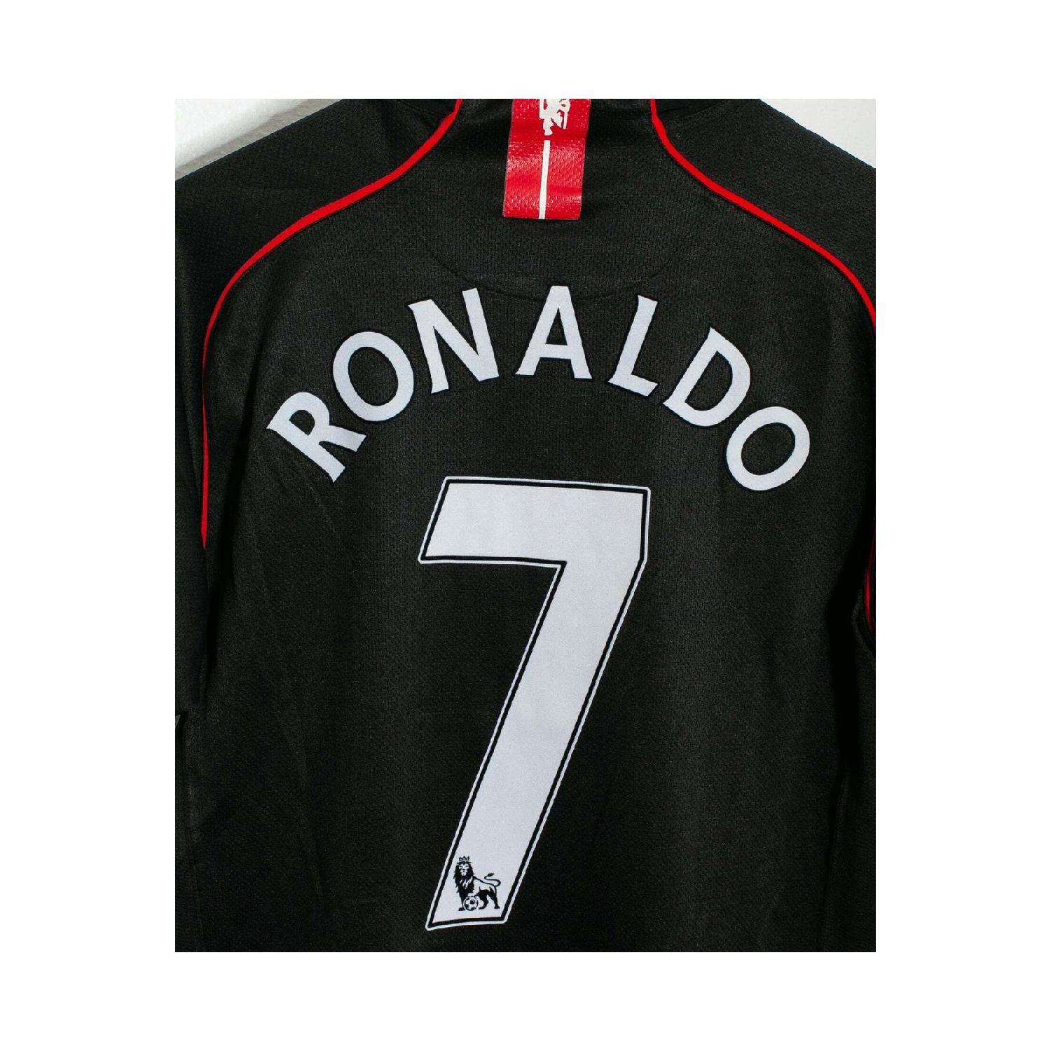 

Манчестер Юнайтед 2007–2008 Черная футболка с изображением Роналду в стиле ретро