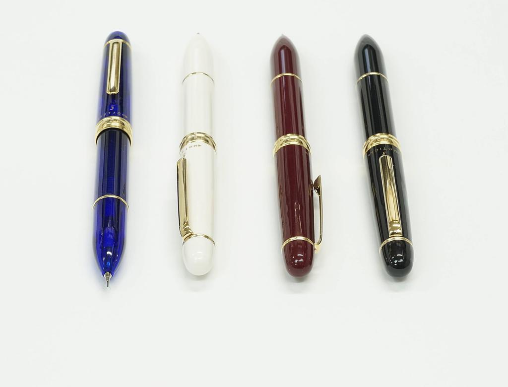 Made in elegant rotating in a premium Japan, 3-mechanism multi-function pen, white, box, K7-EL3M-1-W