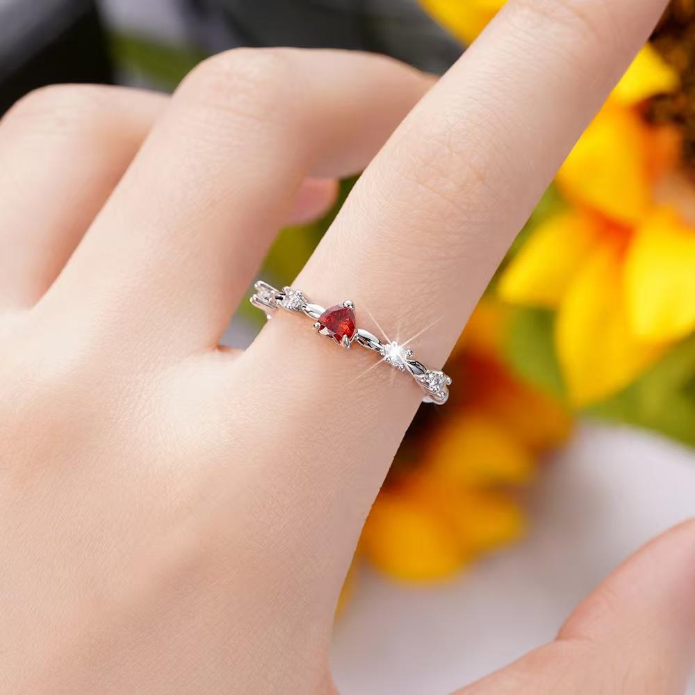 Three Claw Love Simple Ring, A Niche Light Luxury Elegant Ring With A Versatile Design For Women'S Jewelry