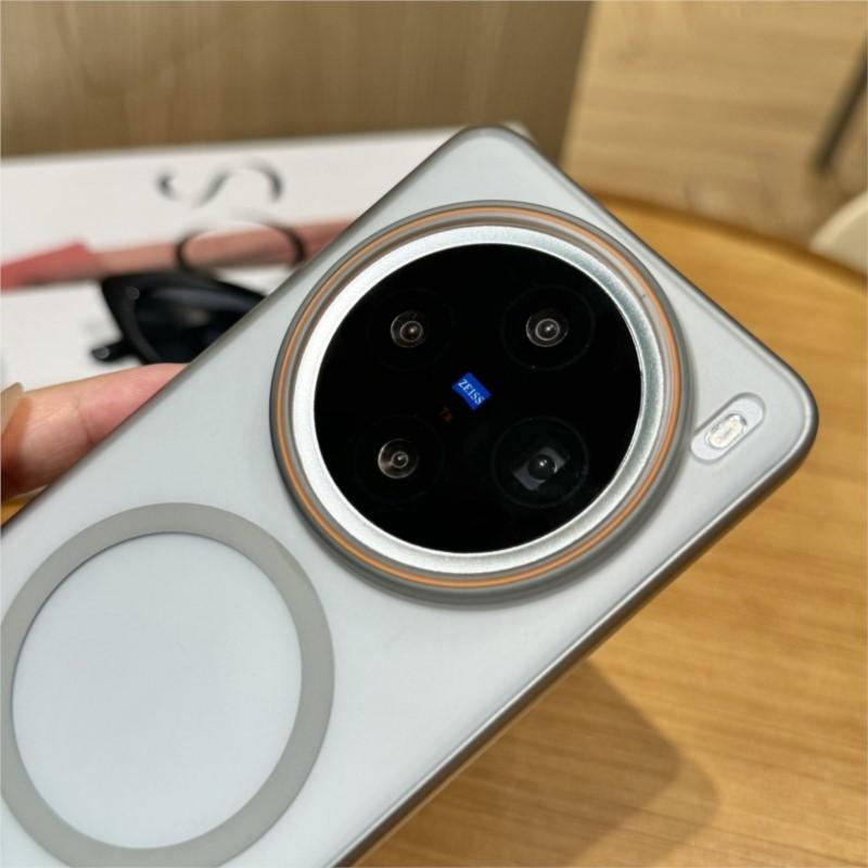 Ultracienkie Magnetyczne Etui PC Zgodne z Magsafe Dla VIVO X200 Pro S20 Mini IQOO 13 NEO10 Pro Ładowanie Bezprzewodowe Matowe Twarde Ochronne Pokrowiec