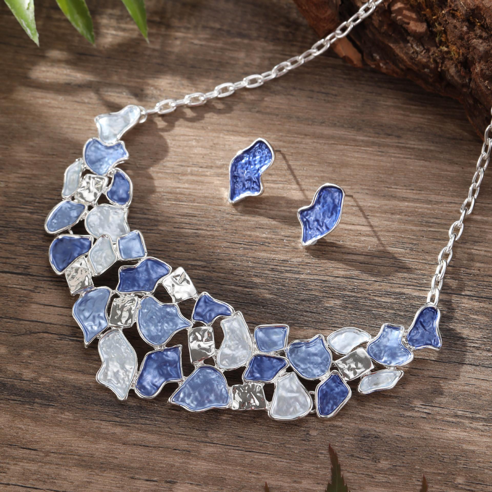 

Новый эмалевый цвет, набор серег-пуссет и ожерелья с цветами, модные и высококлассные женские серьги-пуссеты и ожерелье с цветочным кластером.