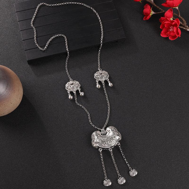 

Women s Chinese-style long necklace with vintage fringed sweater chain accessory