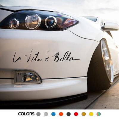Různé velikosti Samolepky na auto Nápisy La Vita E Bella Nálepky Vinylové nálepky Módní Kreativní Auto Celé tělo Hlava Stylingové samolepky
