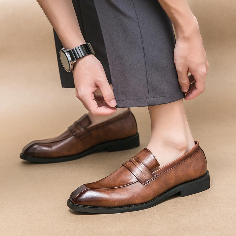 New Soft Leather Leather Pointed Toe Leather Shoes Mens Europe Station Casual British Style Youth Loafers Fashion Business Shoe