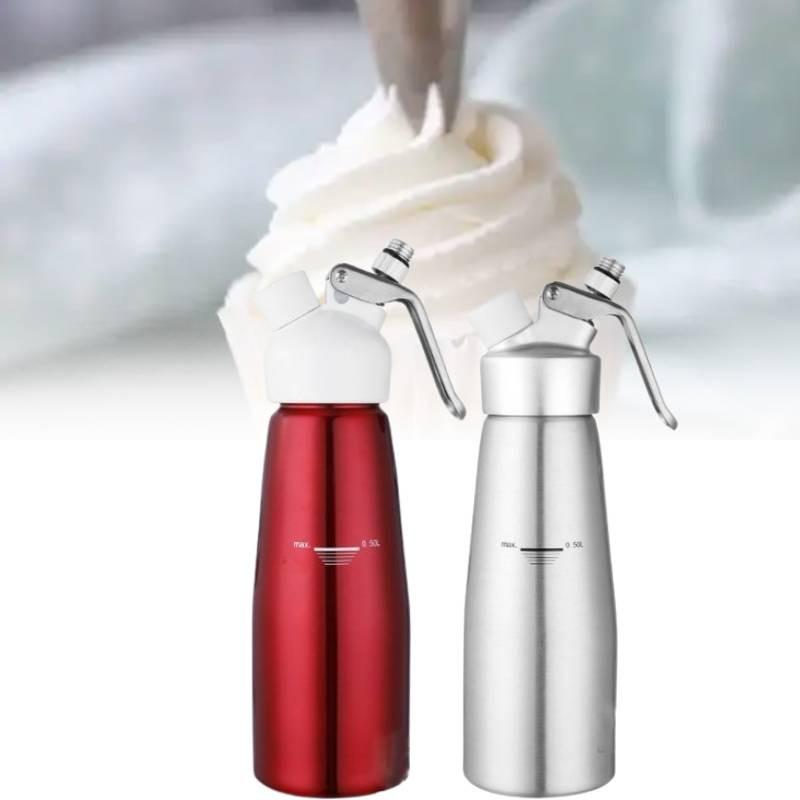 Bottiglia sifone per panna montata in acciaio inox di alta qualità, ideale per decorare e guarnire il caffè, disponibile nei formati da 500 ml e 1000 ml.