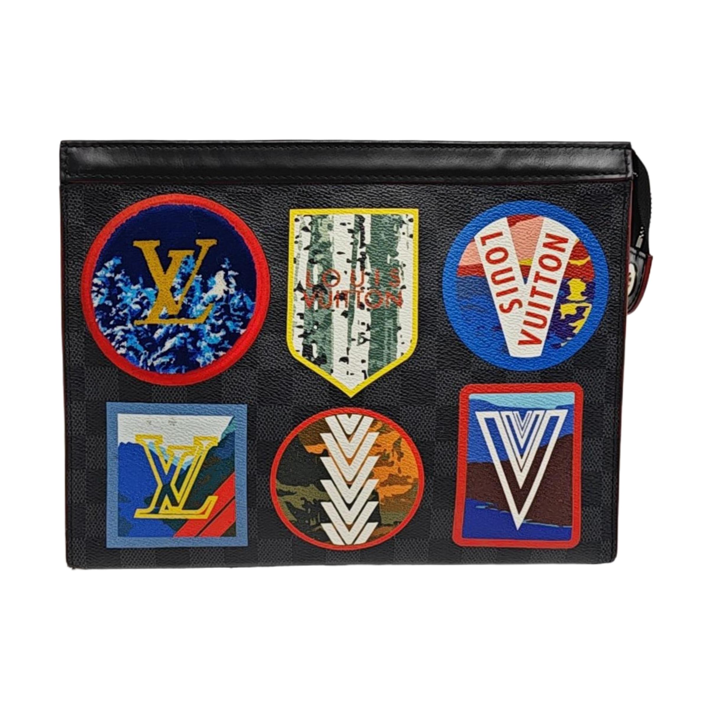[Pre-Owned] Voyage Alps Limited Edition Badge Print Checkerboard Canvas And Leather Clutch Medium - Very Good #1CS69KU ONE SIZE