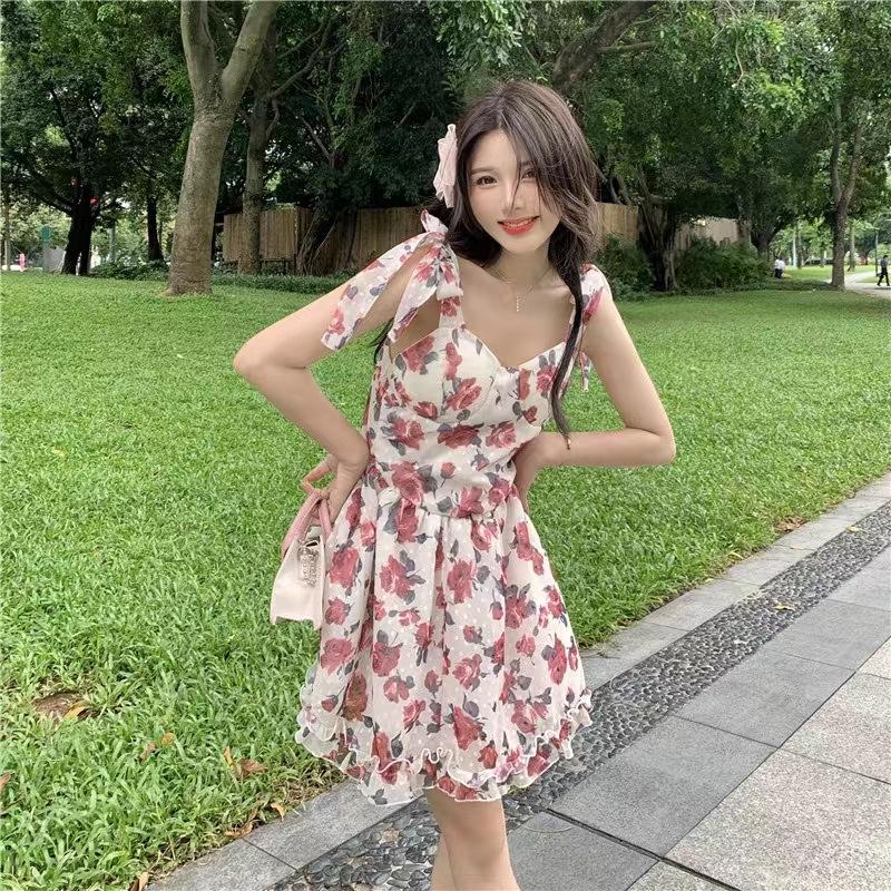 Sweet floral suspender dress women's summer small new French gentle Korean first love short skirt