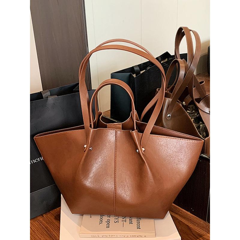 Stylish and Simple Casual Large-capacity Bag 2026 New Bat-shaped High-value Portable Shoulder Bag for Women