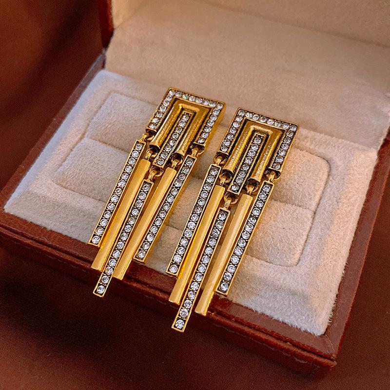 Medieval Vintage Silver Needle Retro High-end Earrings Light Luxury Versatile Earrings Court Style Niche Earrings