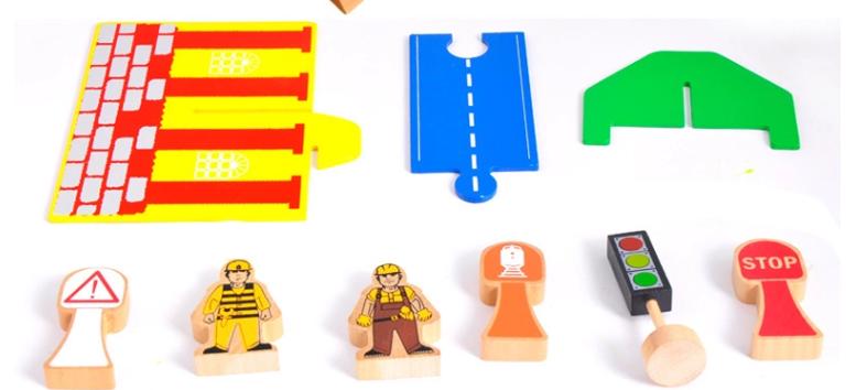 TG50062 WOODEN TRAIN with crane, 80-piece train, cars, TOR