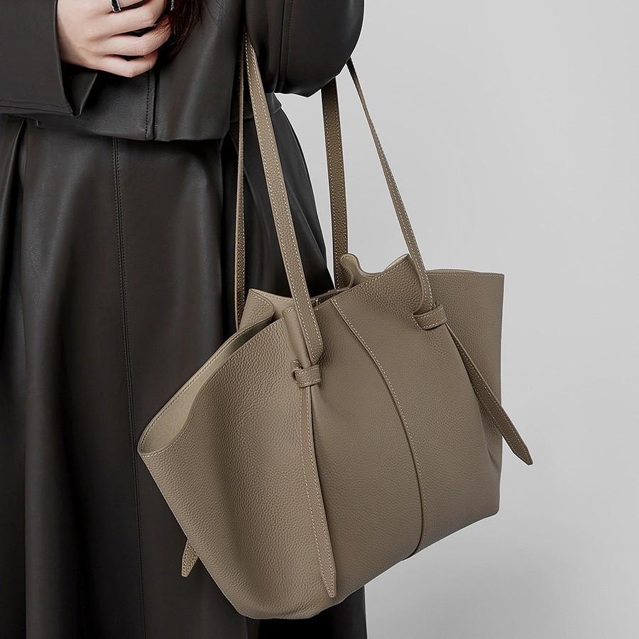 The First Layer Of Cowhide Large-Capacity Tote Bag, Genuine Leather Women'S Bag, Fashionable Bat Bag, Versatile Commuter Bag, Portable Wing Bag.