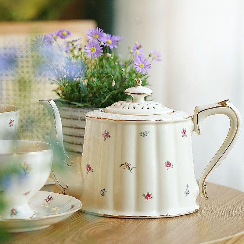 Vintage European Ceramic Coffee Cup & Saucer Set with Gold Rim – Retro Tea Set for Gift or Home Decor