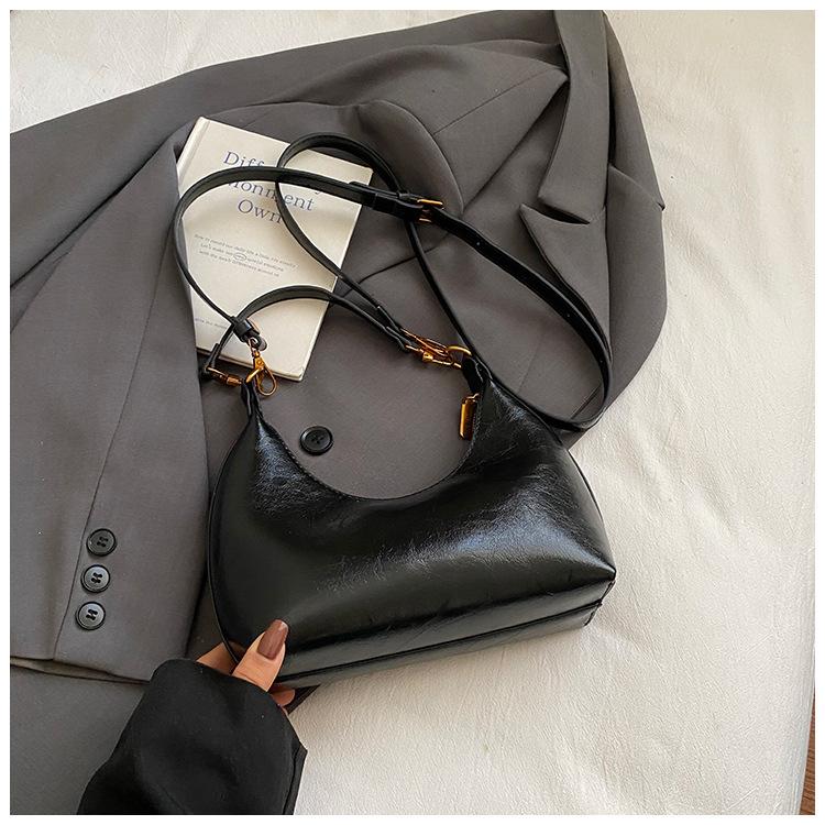 

Retro Large-capacity Bag Are Popular, Along with Simple Crossbody Bag and Small Square Bag for Commuting without pendant чёрный