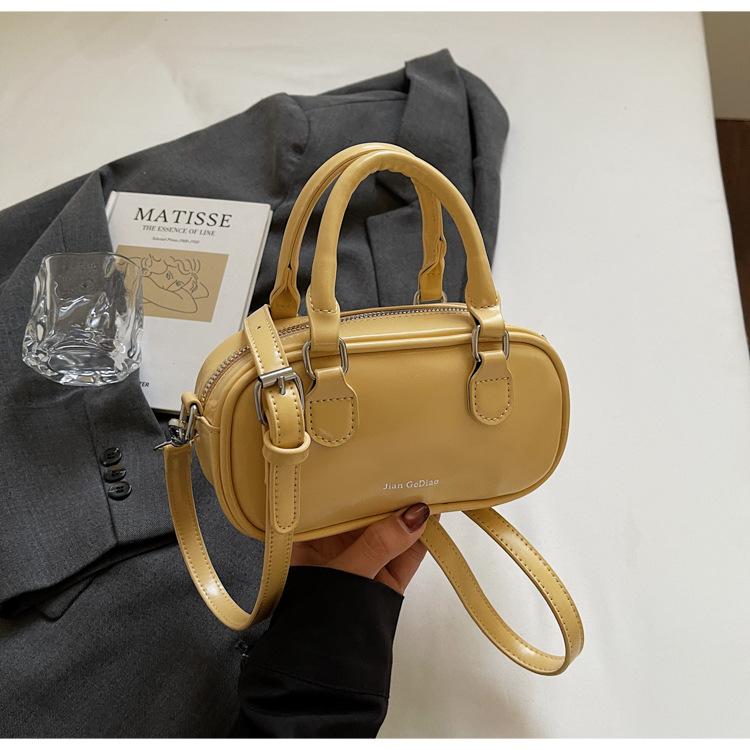 Boston Portable Small Square Bag Women's 2025 New Korean Version Gentle Shoulder Bag Retro Fashion Commuter Messenger Bag