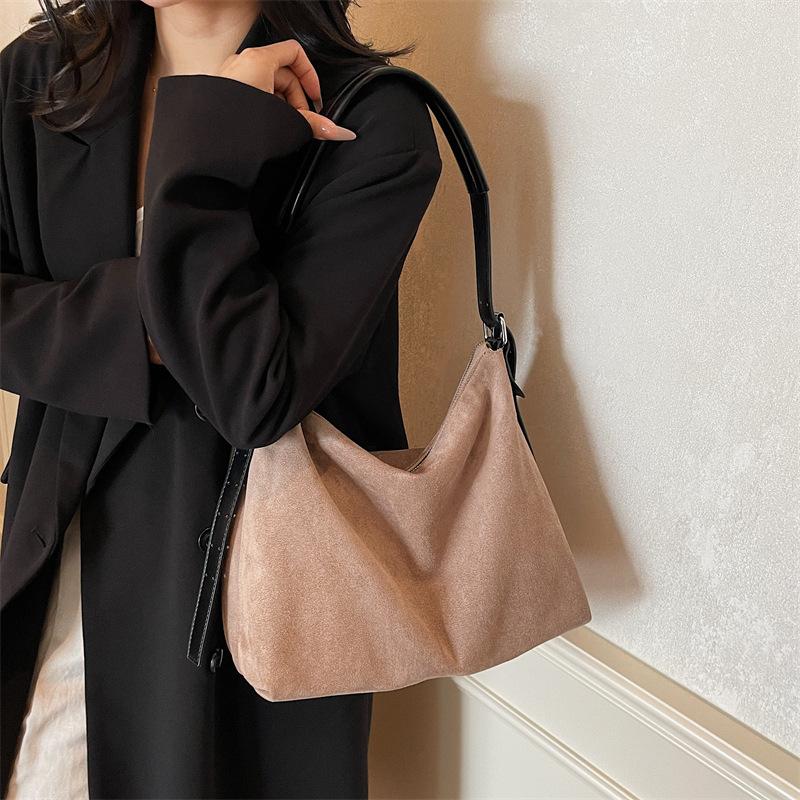 

Вместительная сумка под мышкой женская 2025 новая модная ретро-сумка-мессенджер из замши для поездок на работу, повседневная сумка-тоут легкие хаки