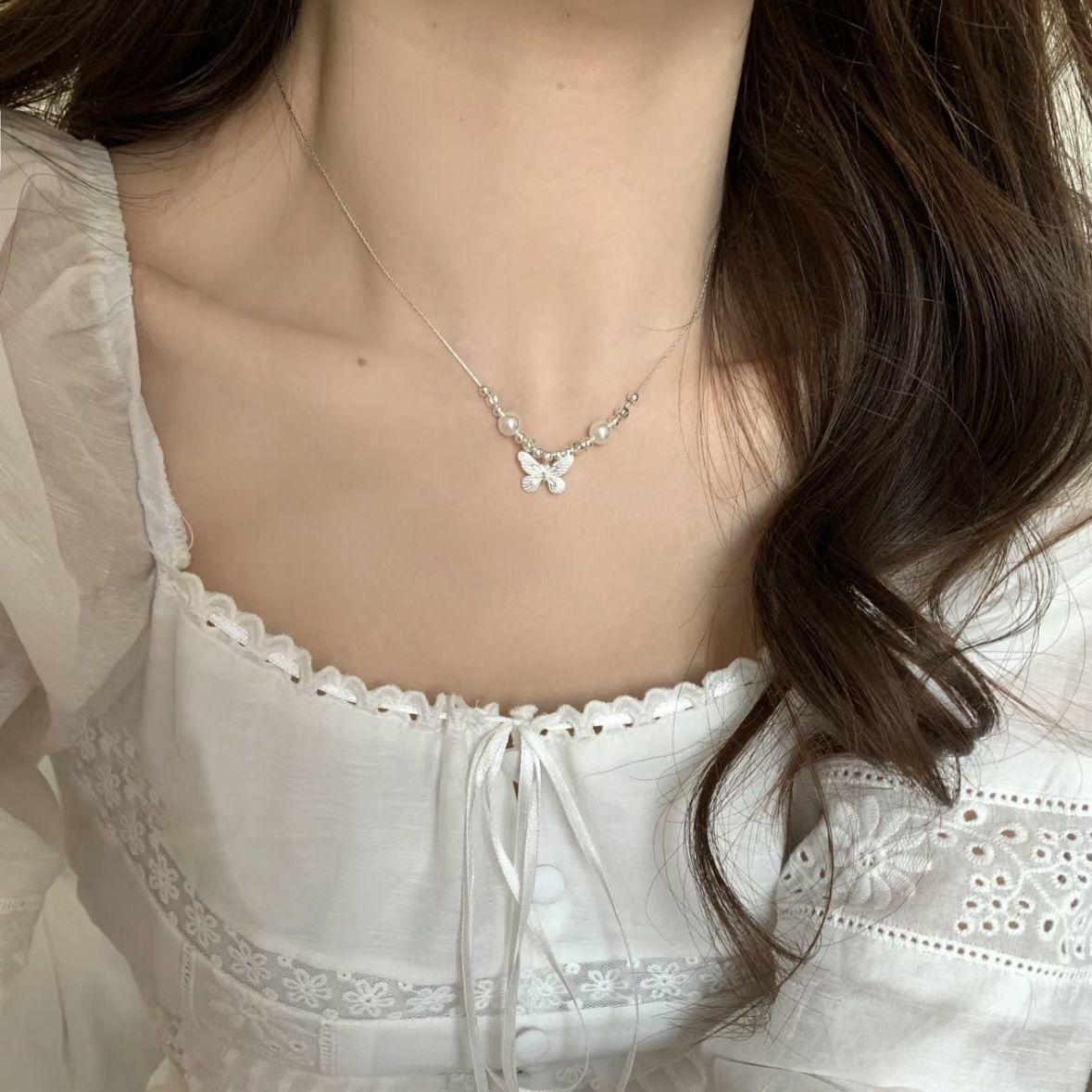 

French temperament, light luxury, butterfly texture pearl necklace, niche design, gentle and fashionable, versatile choker, collarbone chain