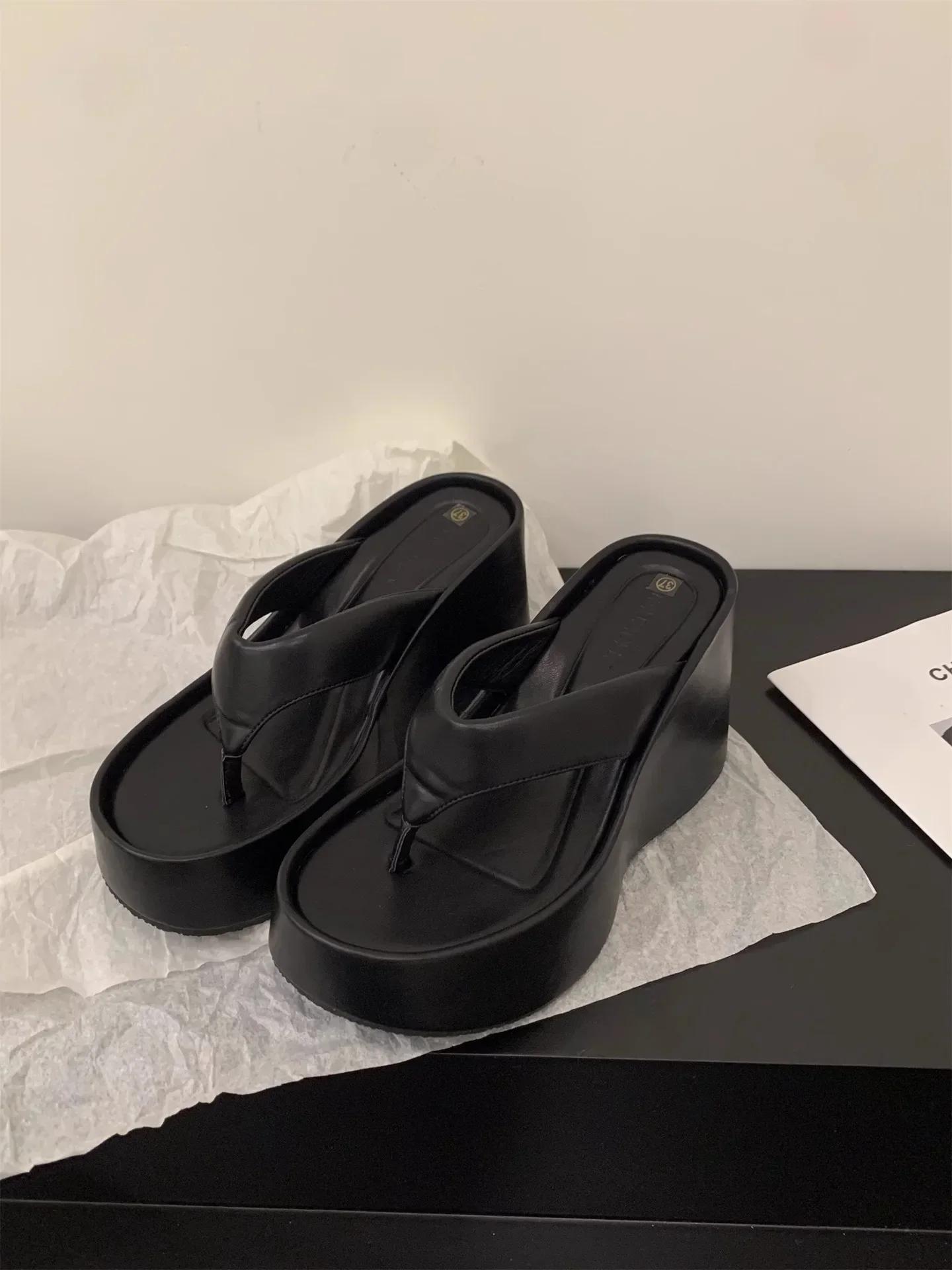 

Модные женские шлепанцы на танкетке с застежкой-клипсой, летние модные пляжные сандалии на толстой платформе, женские тапочки на высоком каблуке с толстой подошвой, шлепанцы 40 чёрный