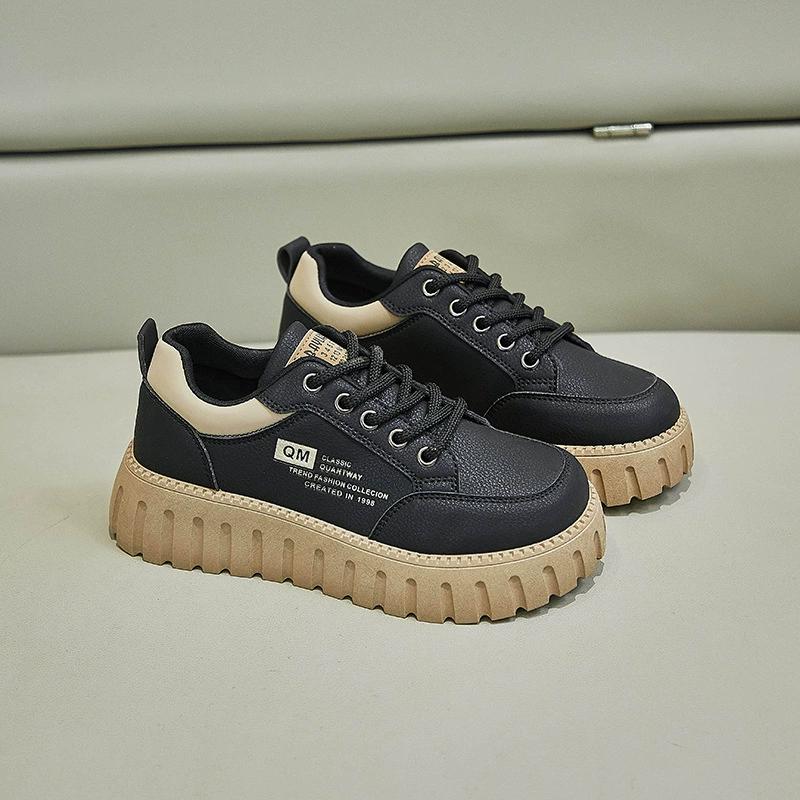 

Дівчачі модні та універсальні кросівки на товстій підошві 35 чорний