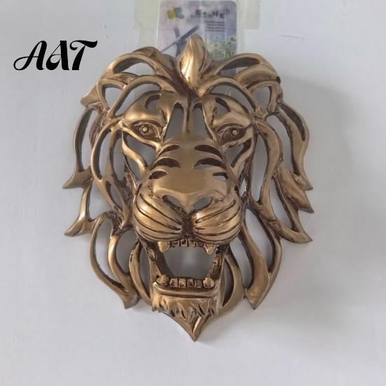 Retro Bronze Home Wall Ornament Lion Sculpture, Resin Decorative Art, 3D Animal Head Sculpture for Living Room Figurine, Hollow Hanging Pendant Indoor