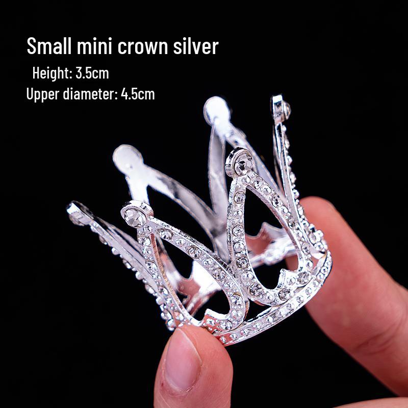 Coroană de Prințesă pentru Zi de Naștere cu Aripi de Pene, Perle și Cristale – Mini Accesorii pentru Copii