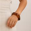 Gennemsigtig Harpiks Armbånd, Overdrevet Uregelmæssig Form Armbånd, Retro Stil Letvægts Lagdelt Armring til Smykkegave