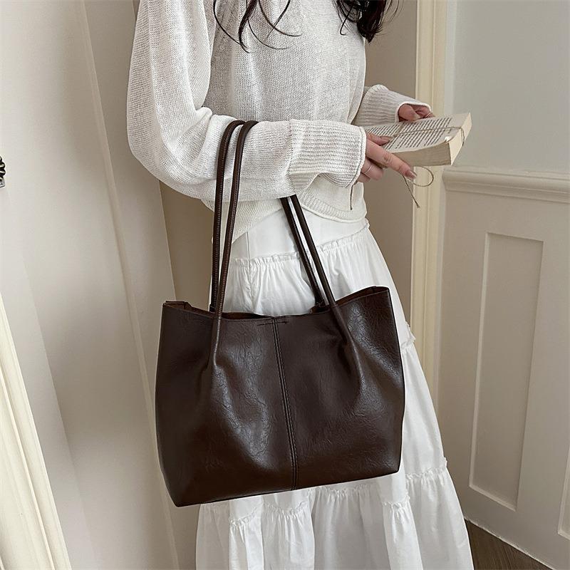 Spring new bag women's fashion soft leather versatile commuter tote bag large capacity shoulder armpit bag