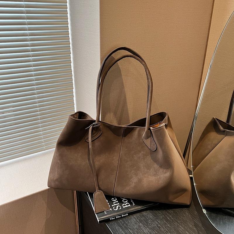 Retro matte bag women's large-capacity new autumn and winter popular simple shoulder bag commuter tote bag