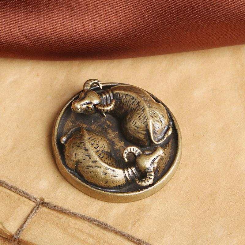 Vintage Brass Desktop Ornament Zodiac Ox Handheld Piece Tea Pet Decoration Old Copperware Wholesale