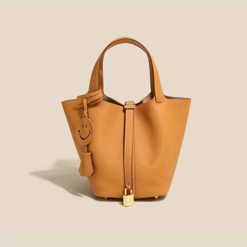 2025 Trending Women's Genuine Leather Cowhide Bucket Bag: Versatile, Top Layer Vegetable Tanned Handbag