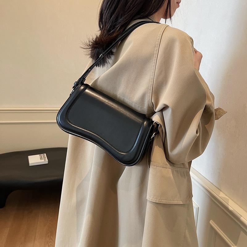 Premium Texture Niche Messenger Bag Women's 2025 New Versatile Fashion Versatile Single Shoulder Underarm Small Square Bag