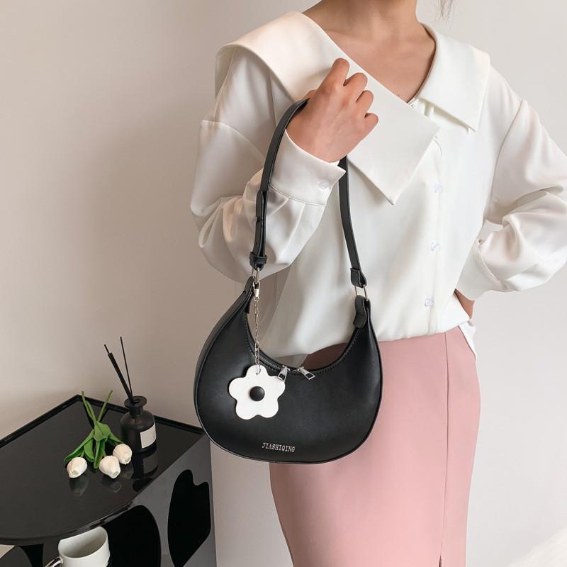 Stylish Chic Casual Pu Crescent Bag For Women With Unique Design In Trendy Colors