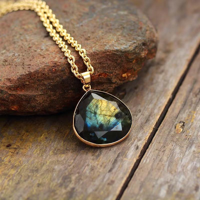 High-Quality Elongated Stone Simple And Fashionable Water Drop Pendant Necklace Popular Jewelry Natural Stone Crystal Jewelry