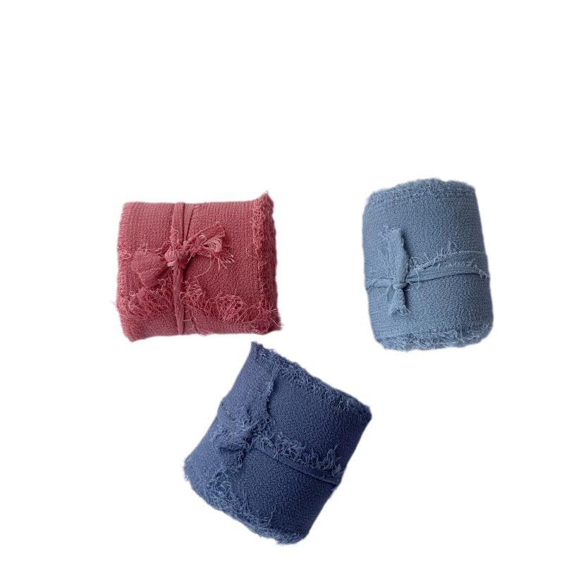 Handgerissenes Chiffonband: Dekorative Girlanden, Haarbänder mit Blumenbindungen und Kuchendekor.