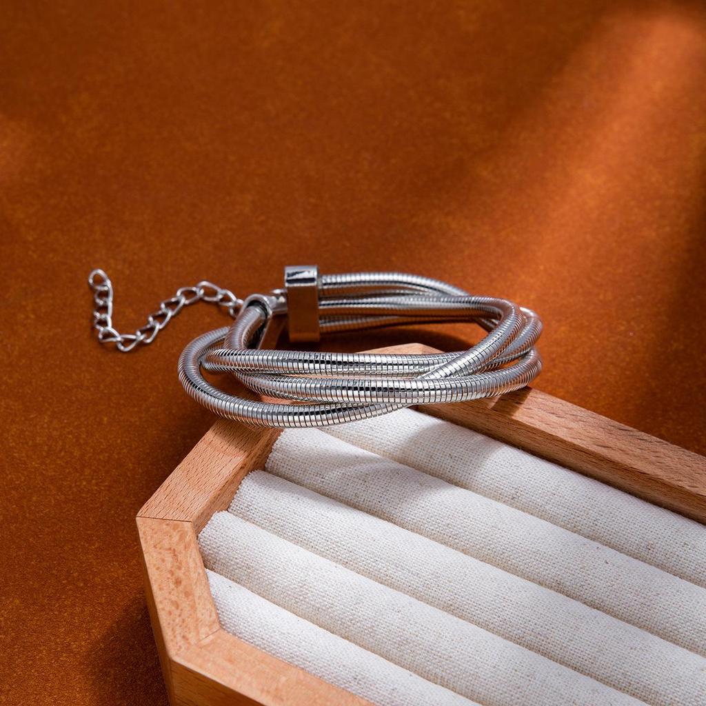 European-American Multi-layer Snake Bone Detachable Choker: High-End Heavy Metal Style Statement Necklace